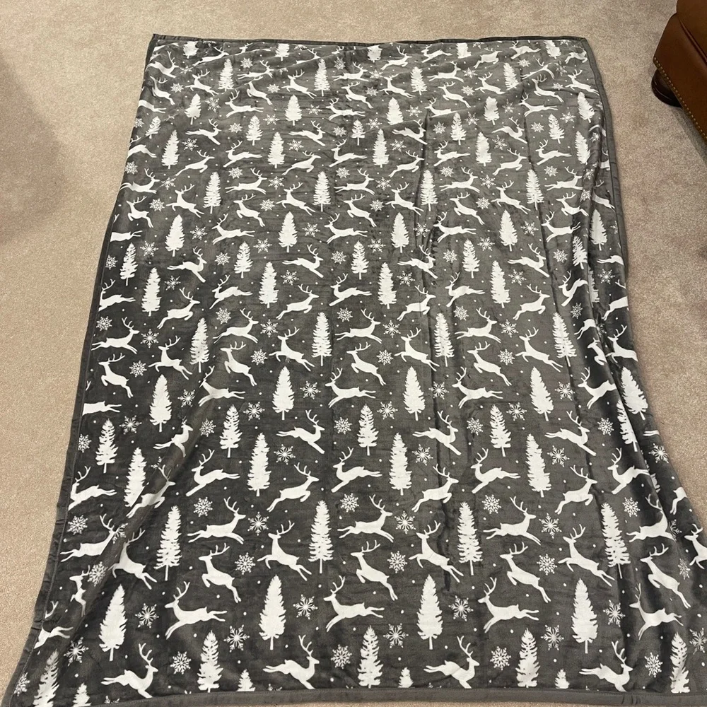 Home Reflections Gray White Christmas Tree Reindeer Throw Blanket